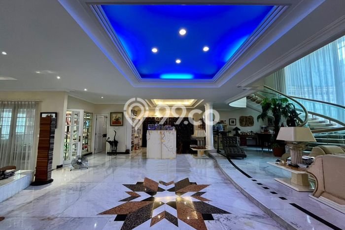 Dijual Rumah Luas Elegan Dengan View Eksklusif di Mega Kuningan, Jakarta Selatan Dijual Rumah Luas Elegan Dengan View Eksklusif di Mega Kuningan, Jakarta Selatan