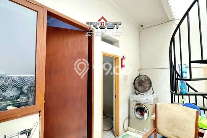 Hunian Mewah LB 300m2 Siap Huni Desain Elegan di Bintaro, Tangerang Selatan Hunian Mewah LB 300m2 Siap Huni Desain Elegan di Bintaro, Tangerang Selatan