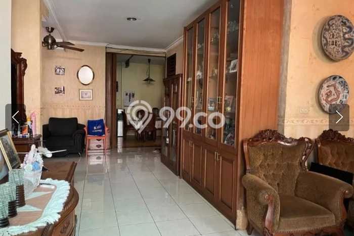 Rumah Luas Asri 8 KT Siap Pakai di Bintaro Tangerang Selatan Rumah Luas Asri 8 KT Siap Pakai di Bintaro Tangerang Selatan