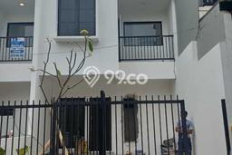 For Sale Hunian Rumah Terawat 3 Kamar di Sektor 3A - Bintaro, Tangerang Selatan For Sale Hunian Rumah Terawat 3 Kamar di Sektor 3A - Bintaro, Tangerang Selatan
