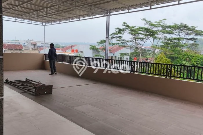 Ruko untuk Disewa di Pusat Bandung Luas Bangunan 360m2 Ruko untuk Disewa di Pusat Bandung Luas Bangunan 360m2