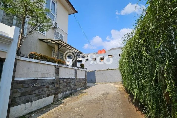 Rumah Luxury Modern Tanpa Renovasi di Pejaten Jakarta Selatan Rumah Luxury Modern Tanpa Renovasi di Pejaten Jakarta Selatan
