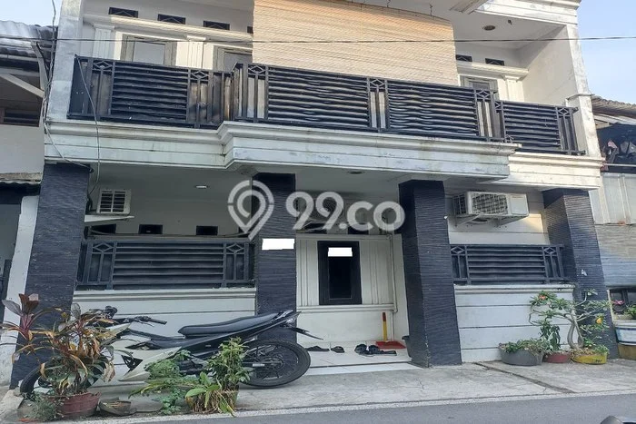 Cocok Untuk Investasi! For Sale Kost di Cikini 10 Kamar Cocok Untuk Investasi! For Sale Kost di Cikini 10 Kamar