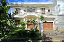 Ready to Use! Luxury House LT 250m2 Desain Elegan di Rawamangun Ready to Use! Luxury House LT 250m2 Desain Elegan di Rawamangun