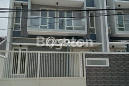 HOT PROPERTY! Rumah Strategis area Manyar, LT 129m2m² Bangunan 188m2m² HOT PROPERTY! Rumah Strategis area Manyar, LT 129m2m² Bangunan 188m2m²