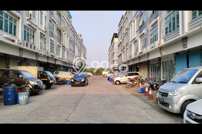 Ruko Disewa di Jakarta Utara dengan LB 270m2 Area Komersial Ramai Ruko Disewa di Jakarta Utara dengan LB 270m2 Area Komersial Ramai