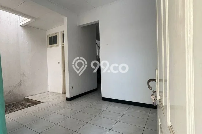 Disewakan! Rumah 3 Kamar Tidur &
3 Kamar Mandi di Kedoya, Jakarta Barat Disewakan! Rumah 3 Kamar Tidur &
3 Kamar Mandi di Kedoya, Jakarta Barat