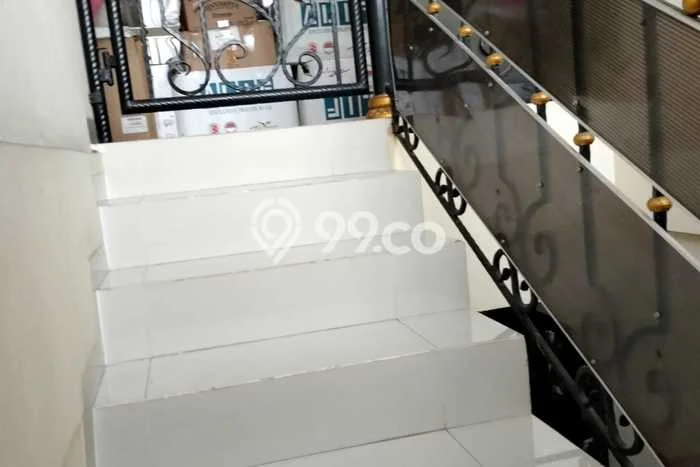 Rumah Modern Minimalis 6 Kamar Siap Huni di Karang Tengah Rumah Modern Minimalis 6 Kamar Siap Huni di Karang Tengah