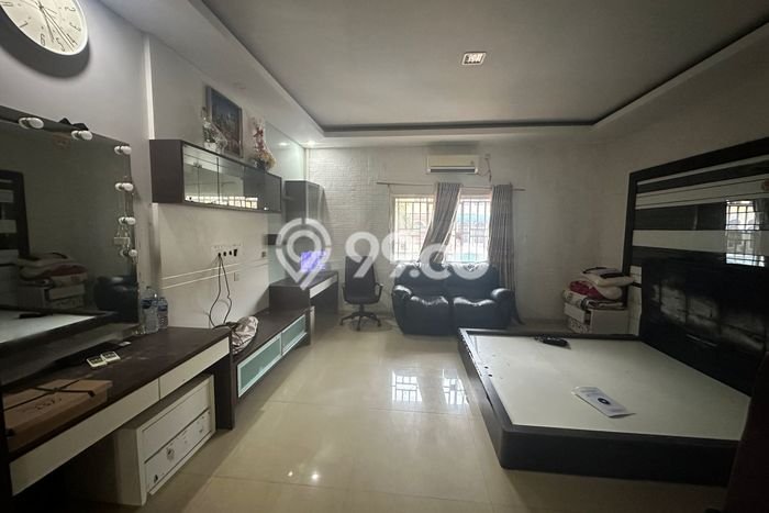 Ruko Kawasan Premium di Nagoya, Luas 220m², Jalan Utama Ruko Kawasan Premium di Nagoya, Luas 220m², Jalan Utama