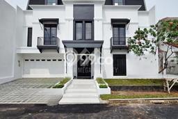 Rumah Luxury Modern Tanpa Renovasi di Sektor 9-Bintaro Tangerang Selatan Rumah Luxury Modern Tanpa Renovasi di Sektor 9-Bintaro Tangerang Selatan