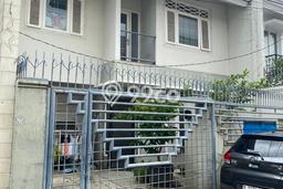 Siap Huni Rumah Mewah 3 Kamar di Tebet Dekat ke Mana Saja Siap Huni Rumah Mewah 3 Kamar di Tebet Dekat ke Mana Saja