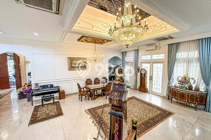 Rumah Mewah LB 800m2 Siap Pakai Desain Elegan di Gandaria, Jakarta Selatan Rumah Mewah LB 800m2 Siap Pakai Desain Elegan di Gandaria, Jakarta Selatan