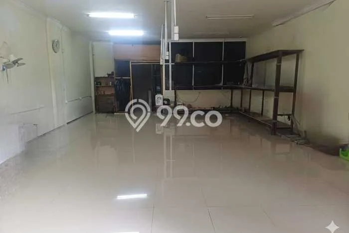 Ruko Disewa di Jakarta Barat dengan LB 380m2 Area Komersial Ramai Ruko Disewa di Jakarta Barat dengan LB 380m2 Area Komersial Ramai