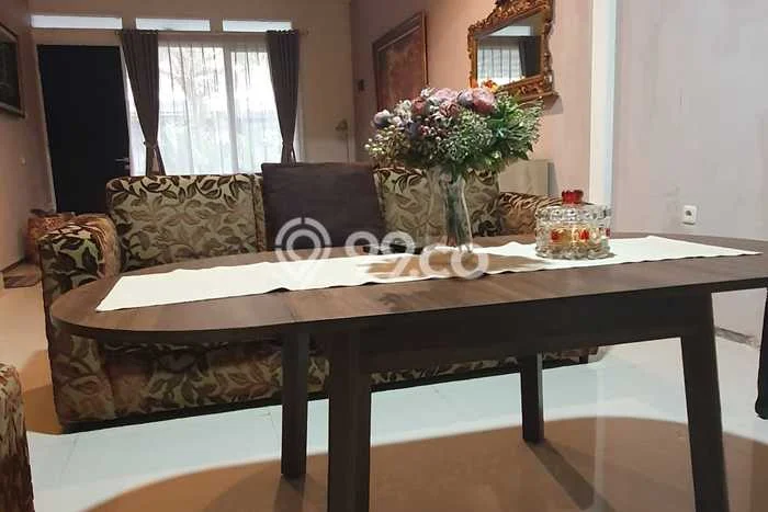 Rumah Luas Asri 3 KT Siap Pakai di Bintaro Tangerang Selatan Rumah Luas Asri 3 KT Siap Pakai di Bintaro Tangerang Selatan