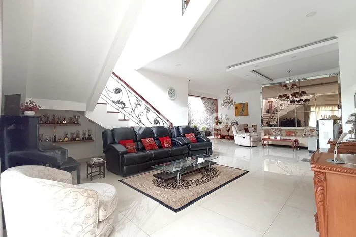 Dijual Rumah Premium dengan Fasilitas Sekitar Komplit di Cinere, Depok Dijual Rumah Premium dengan Fasilitas Sekitar Komplit di Cinere, Depok