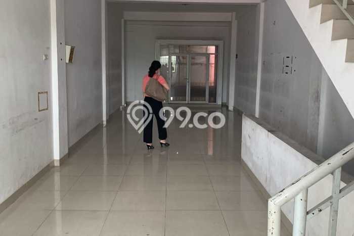 Ruko disewakan di Ciputat Timur Tangerang Selatan dengan luas bangunan 300m2 Ruko disewakan di Ciputat Timur Tangerang Selatan dengan luas bangunan 300m2