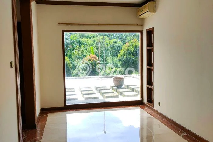 Disewakan Cepat Rumah Kondisi Bagus di Kawasan Cinere, Depok Disewakan Cepat Rumah Kondisi Bagus di Kawasan Cinere, Depok