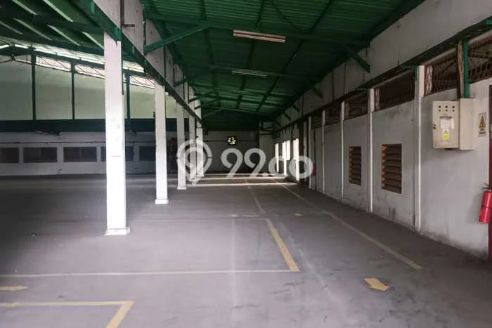 Disewakan Gudang di Kawasan Ramai Jatake Luas 2500m2 Disewakan Gudang di Kawasan Ramai Jatake Luas 2500m2