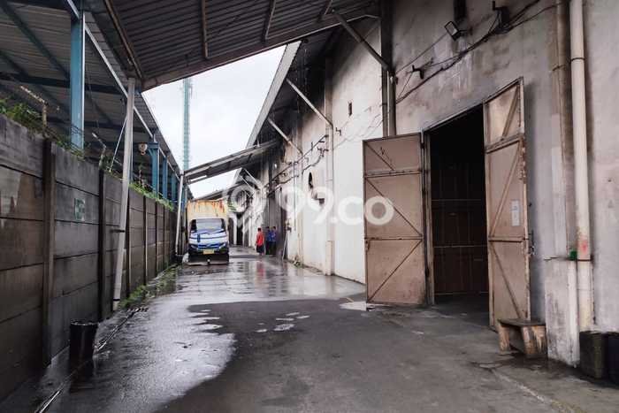 Unit Pabrik Paling Strategis di Cikupa Tangerang dengan LB 2500m2 Unit Pabrik Paling Strategis di Cikupa Tangerang dengan LB 2500m2