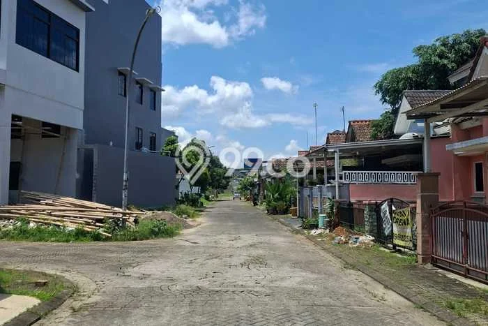 UNIT TERBATAS! Rumah area , 2 KM, LT 128m2m² LB 77m2m² UNIT TERBATAS! Rumah area , 2 KM, LT 128m2m² LB 77m2m²