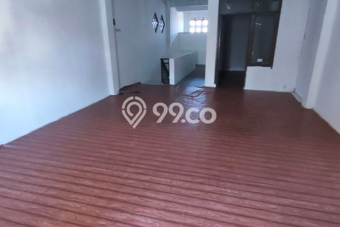 Disewakan Ruko Kawasan Buah Batu, Luas 187m², Pusat Bisnis Disewakan Ruko Kawasan Buah Batu, Luas 187m², Pusat Bisnis
