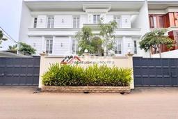 Rumah Mewah LB 760m2 Siap Pakai Desain Elegan di Kemang, Jakarta Selatan Rumah Mewah LB 760m2 Siap Pakai Desain Elegan di Kemang, Jakarta Selatan