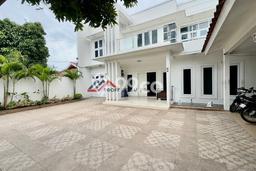 Ready to Use! Premium House LT 468m2 Desain Modern di Pejaten Ready to Use! Premium House LT 468m2 Desain Modern di Pejaten