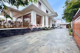 Jual Rumah Mewah Megah Dengan View Cantik di Kemang, Jakarta Selatan Jual Rumah Mewah Megah Dengan View Cantik di Kemang, Jakarta Selatan