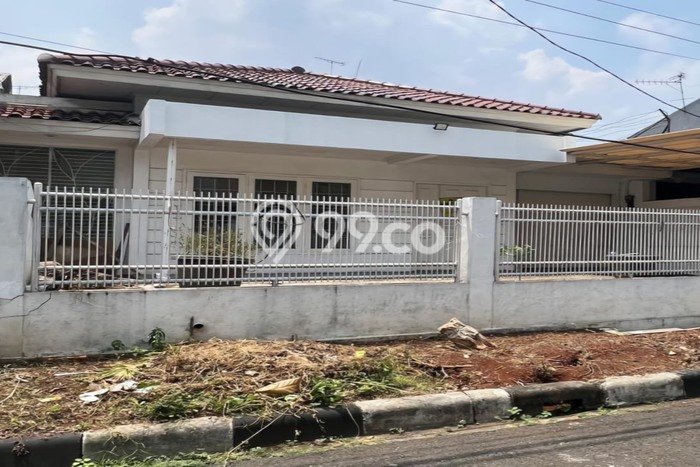 Rumah Mewah LB 180m2 Siap Pakai Desain Elegan di Pondok Indah, Jakarta Selatan Rumah Mewah LB 180m2 Siap Pakai Desain Elegan di Pondok Indah, Jakarta Selatan