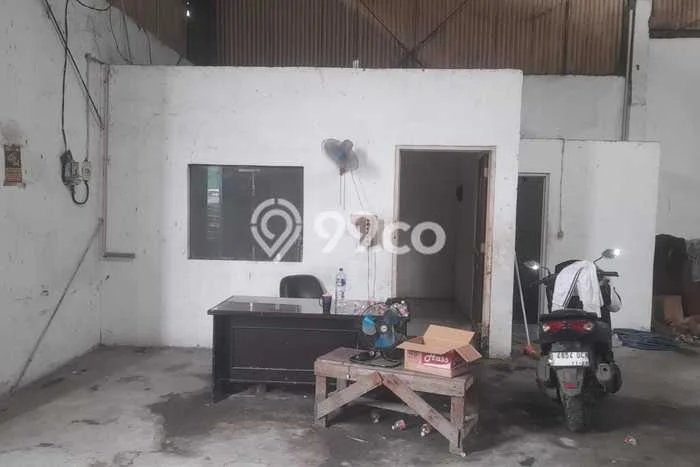 Gudang Disewa di Bekasi dengan LB 1050m2 Area Komersial Ramai Gudang Disewa di Bekasi dengan LB 1050m2 Area Komersial Ramai