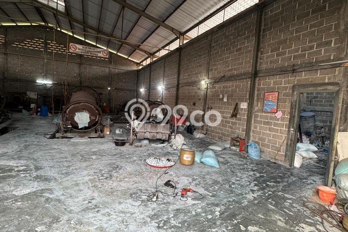 AREA KOMERSIAL! Gudang Kawasan Curug, Luas 800m², Jalan Utama AREA KOMERSIAL! Gudang Kawasan Curug, Luas 800m², Jalan Utama