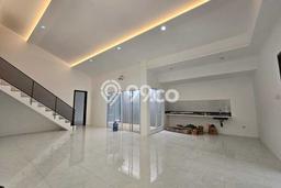 Lokasi strategis! Rumah siap pakai disewakan di Kembangan LB 250m2 Lokasi strategis! Rumah siap pakai disewakan di Kembangan LB 250m2