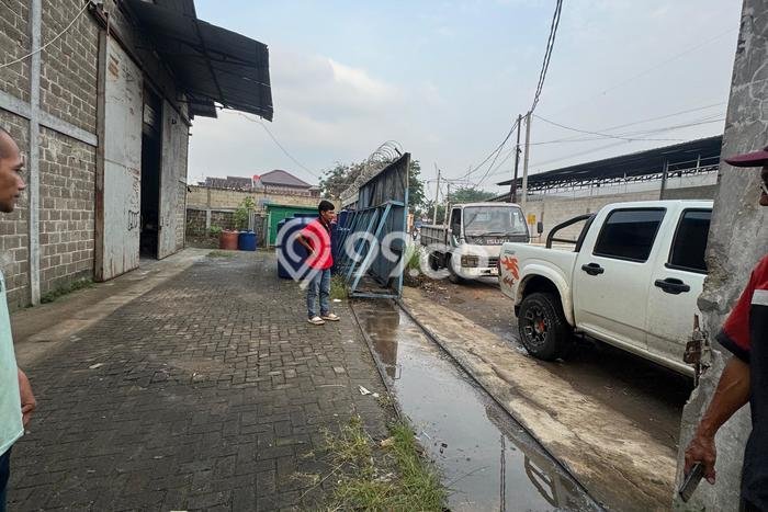 AREA KOMERSIAL! Gudang Kawasan Curug, Luas 800m², Jalan Utama AREA KOMERSIAL! Gudang Kawasan Curug, Luas 800m², Jalan Utama