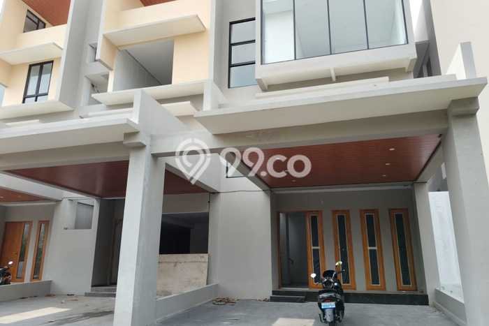 Dijual Rumah Mewah Elegan Dengan View Cantik di Caturtunggal, Yogyakarta Dijual Rumah Mewah Elegan Dengan View Cantik di Caturtunggal, Yogyakarta