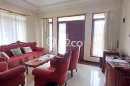 Rumah Lokasi Strategis di Margacinta, Bandung, Luas 210m2m² LB 220m2m² Rumah Lokasi Strategis di Margacinta, Bandung, Luas 210m2m² LB 220m2m²
