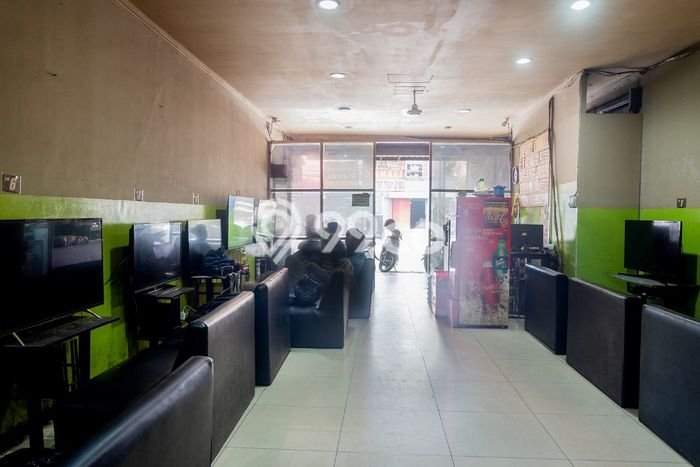 Ruko Dijual di Prime Area Bandung Luas 180m2 Ruko Dijual di Prime Area Bandung Luas 180m2