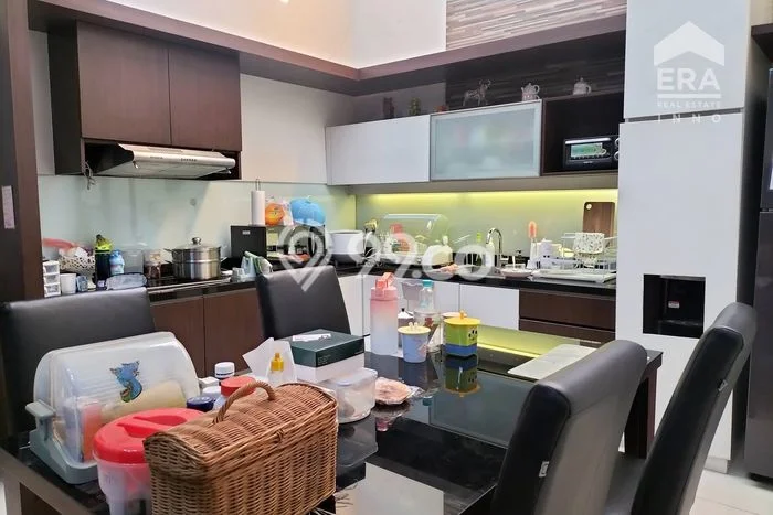 Rumah Luxury Modern Tanpa Renovasi di Singgasana Bandung Rumah Luxury Modern Tanpa Renovasi di Singgasana Bandung