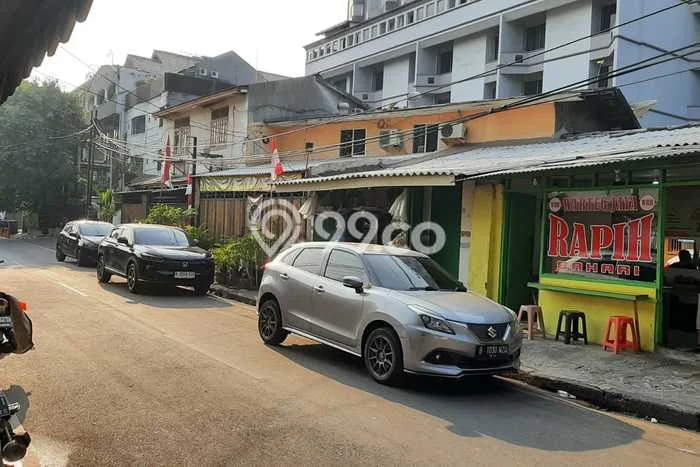 Jarang Ada! Tanah di Menteng Punya Luas 710m2 - Jarang Ada! Tanah di Menteng Punya Luas 710m2 -
