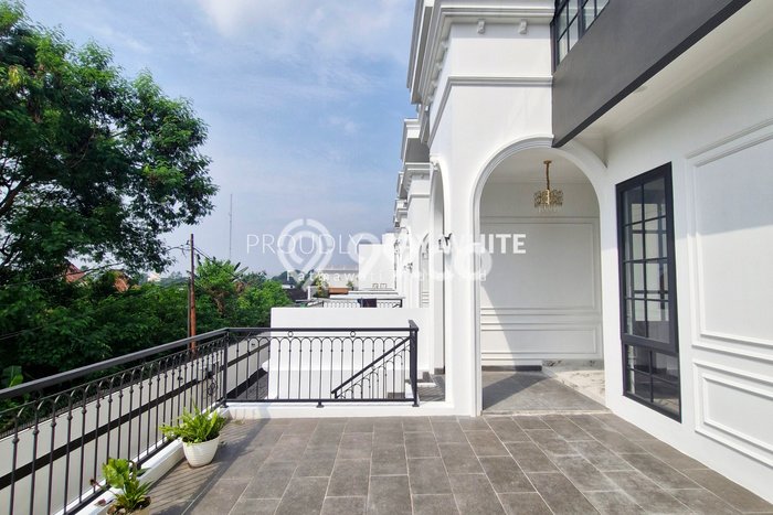 Rumah Mewah LB 3006m2 Siap Pakai Desain Elegan di Pejaten, Jakarta Selatan Rumah Mewah LB 3006m2 Siap Pakai Desain Elegan di Pejaten, Jakarta Selatan