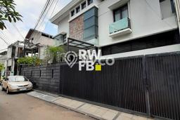 Rumah Elit LB 425m2 Siap Pakai Desain Elegan di Kemang, Jakarta Selatan Rumah Elit LB 425m2 Siap Pakai Desain Elegan di Kemang, Jakarta Selatan