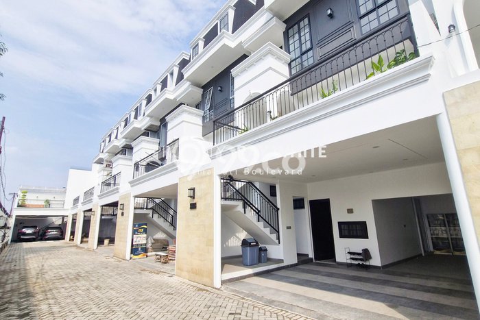 Rumah Mewah LB 3006m2 Siap Pakai Desain Elegan di Pejaten, Jakarta Selatan Rumah Mewah LB 3006m2 Siap Pakai Desain Elegan di Pejaten, Jakarta Selatan