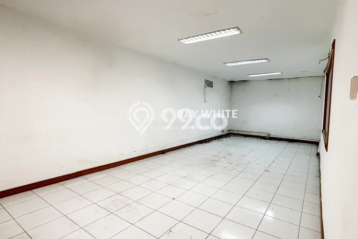 Ruko Dijual di Jakarta Timur LT 348m2 & LB 342m2 Lokasi Terbaik! Ruko Dijual di Jakarta Timur LT 348m2 & LB 342m2 Lokasi Terbaik!