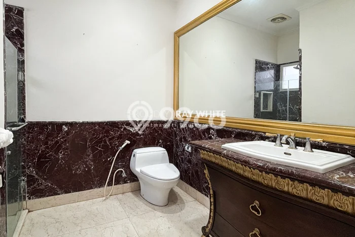 Hunian Minimalis Disewakan di Kemang Jakarta Selatan 4 KT & 4 KM Hunian Minimalis Disewakan di Kemang Jakarta Selatan 4 KT & 4 KM
