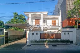 EXCLUSIVE OFFER! Rumah di Cilandak, 4 KT, Area Premium, Luas 308m2m² Bangunan 350m2m² EXCLUSIVE OFFER! Rumah di Cilandak, 4 KT, Area Premium, Luas 308m2m² Bangunan 350m2m²