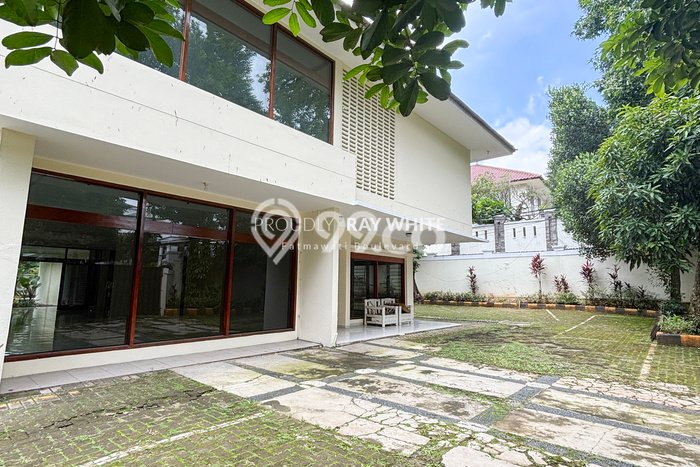 Hunian Minimalis dengan LT 1400m2 & LB 750m2 Dikontrakkan di Kemang Hunian Minimalis dengan LT 1400m2 & LB 750m2 Dikontrakkan di Kemang