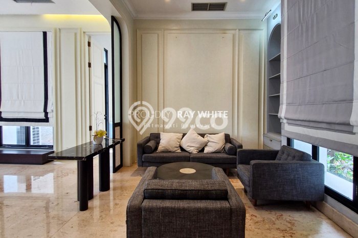 Disewakan Rumah Bagus di Kebayoran Baru Harga Rp.1,25 Miliar/ Tahun Disewakan Rumah Bagus di Kebayoran Baru Harga Rp.1,25 Miliar/ Tahun
