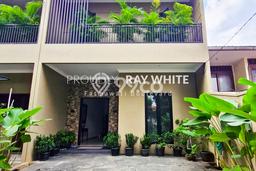 Ready to Use! Luxury House LT 110m2 Desain Elegan di Lebak Bulus Ready to Use! Luxury House LT 110m2 Desain Elegan di Lebak Bulus
