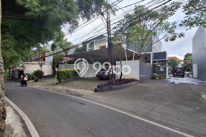 Rumah Mewah LB 160m2 Siap Huni Desain Elegan di Ciganjur, Jakarta Selatan Rumah Mewah LB 160m2 Siap Huni Desain Elegan di Ciganjur, Jakarta Selatan