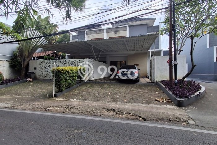Rumah Mewah LB 160m2 Siap Huni Desain Elegan di Ciganjur, Jakarta Selatan Rumah Mewah LB 160m2 Siap Huni Desain Elegan di Ciganjur, Jakarta Selatan