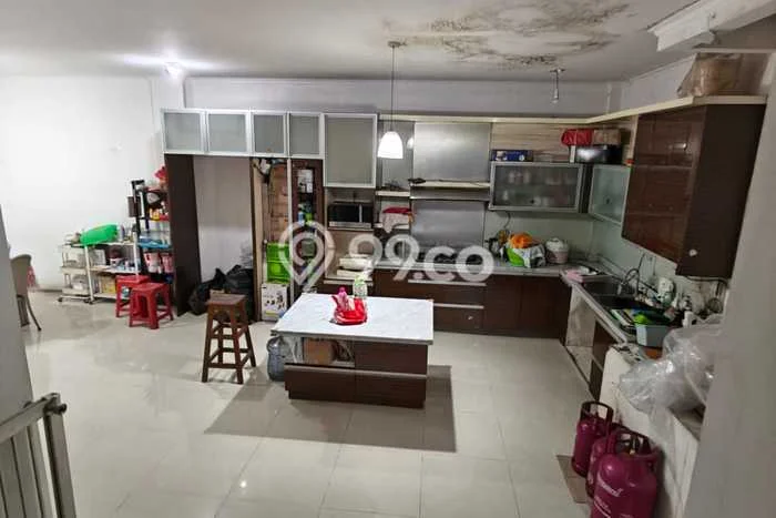 Ruko Dijual di Jakarta Pusat LT 124m2 & LB 562m2 Lokasi Terbaik! Ruko Dijual di Jakarta Pusat LT 124m2 & LB 562m2 Lokasi Terbaik!